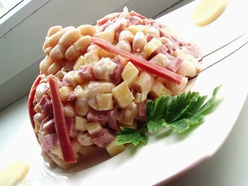 Итальянский салат с салями