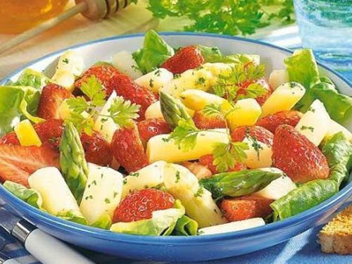 Салат из клубники с рикоттой