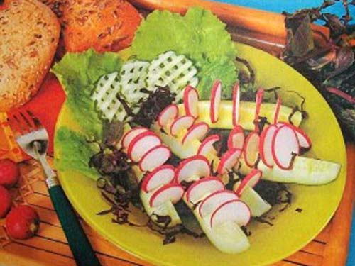 Салат из редиса и огурцов